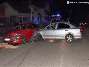 Nehoda na Bottovej ulici: Polícia žiada svedkov zrážky dvoch áut o spoluprácu