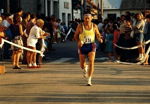 Vo Vrbovom sa posledný raz rozlúčili so Štefanom Kalužom, ktorý zabehol sto maratónov