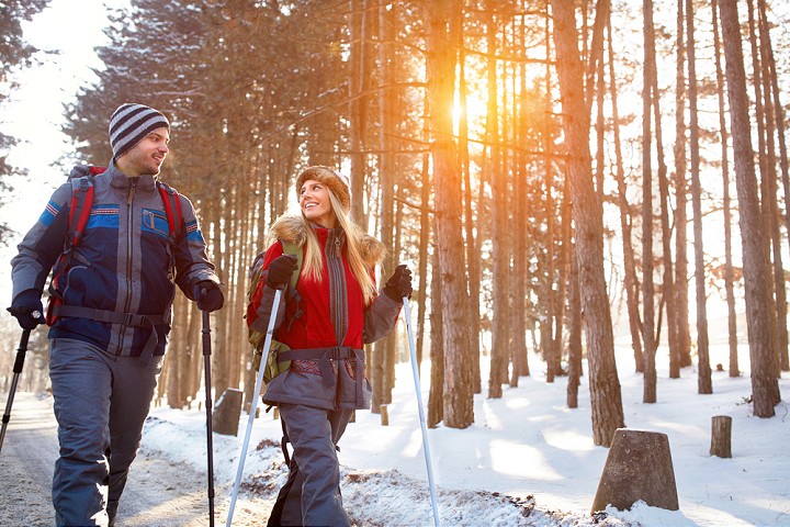 Ako sa pripraviť na prechádzku a turistiku počas zimy?