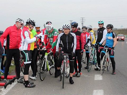 Najrýchlejším cyklistom v úvode sezóny bol Pápež, prvé kolo ligy odjazdil aj primátor Bročka
