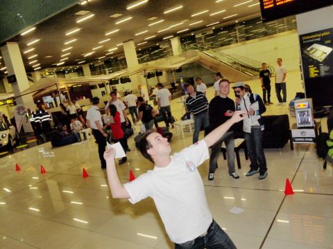 Kuriózne preteky: Letom svetom na papierových krídlach