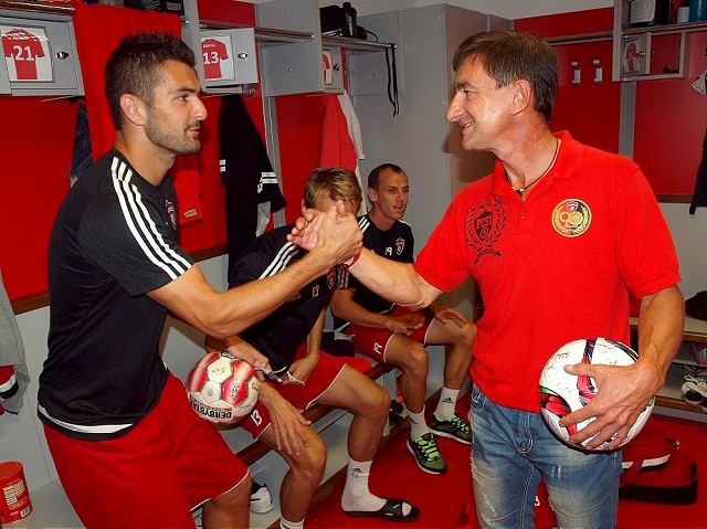 Andeli splnili sen: Fanúšik Spartaka sa stretol s ligovými futbalistami a kosil trávnik