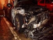 Na Vajanského ulici v Trnave v noci zhorel automobil