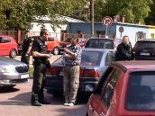 Mal štyri promile a pri nemocnici manévroval s vozidlom, okoloidúci upozornil políciu