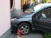 Pokračujte rovno cez kuchyňu a v kúpeľni odbočte doľava