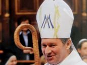 Priaznivci Róberta Bezáka zasypú Vatikán pohľadnicami