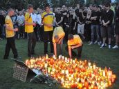 VIDEO: Slzy na Lokomotíve: Za zosnulého kamaráta zapálilo sviečku tisíc ľudí
