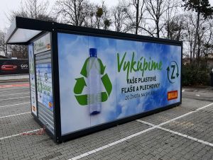 Plastové fľaše a plechovky budeme od nového roka vracať späť do obchodov