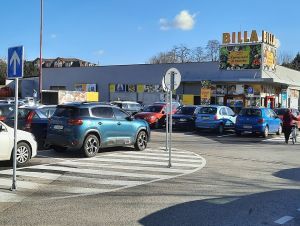 Na Spartakovskej sa bude za parkovanie platiť, pred Billou zatiaľ nie