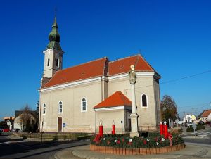 V Šúrovciach majú opäť adventný veniec veľkosti kruhového objazdu