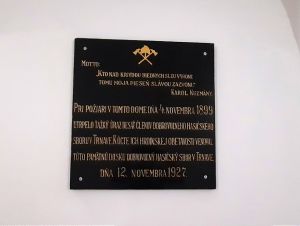 Desiatim hasičom išlo o život, pri obnove Prachárne na hrdinov nezabudli