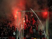 Ultras Spartaka spravia poriadky: Koniec predmetov na ihrisku!