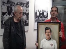 Fanúšik Spartaka namaľoval portrét Jozefa Adamca, venoval ho do siene slávy