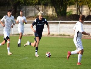 Futbal, 8. liga A: Modranka divoko remizovala s Križovanmi, Smolenice dali 13 gólov