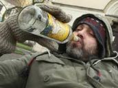 Pitie alkoholu na verejnosti už Hlohovec neobmedzuje