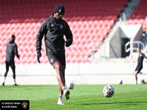 Spartakovec Iglesias sa stal otcom, u Anthonyho čakajú na správu lekára
