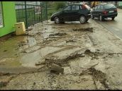 Ulice Hlohovca vytápala rieka z bahna a dažďových kvapiek