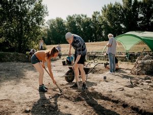Budúci archeológovia z Trnavskej univerzity skúmajú rímsky tábor