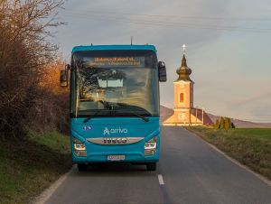 Polovičná zľava na cestu autobusom platí v Trnave i regióne aj v novembri