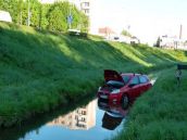 VIDEO: Stačil len ťukanec a auto si umývalo podvozok v Trnávke