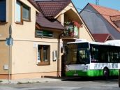 Autobusár staršej pani: "Čo vám j..., nevidíte, že mám prestávku?!"
