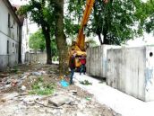 Rómsku bytovku na Coburgovej ohradili betónovým múrom