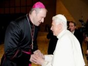 Arcibiskupa Bezáka odvolali, do večera verí v zázraky