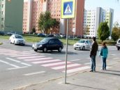 Vodiči, pozor na chodcov s bielou palicou