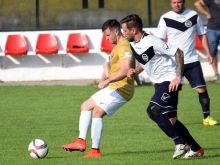 Futbal, 7. liga A: Brestovany strelili Naháču jedenásť gólov, Biely Kostol Trstínu dvanásť