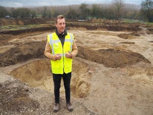 Vo Veľkých Kostoľanoch objavili archeologické nálezy, ukážu ich v novej Bille