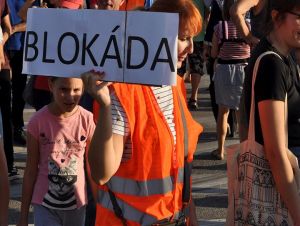 V Trnave chystajú opoziční poslanci zablokovanie dopravy na Ulici 9. mája