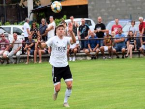 Futbal, 4. a 5. liga: Boleráz vyhral v kľúčovom zápase, dotiahol sa na lídra