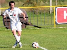 Futbal, 7. liga B: Chtelnica strelila päť gólov, Pečeňady vyhrali zásahom z priameho kopu