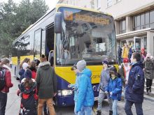 Žiaci školy na Ulici Jána Bottu išli prvýkrát na obed autobusom