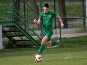 Futbal, 8. liga B: Brestovany uspeli v šlágri jesene, Šúrovce strelili 11 gólov