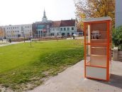 Netradičný projekt: Telefónna búdka pri Trnavskej univerzite slúži ako knižnica