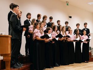 Mládežnícky spevácky zbor Cantica Nova z malého Ríma bude spievať v  Ríme