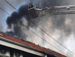 V Červeníku horí reštaurácia, na mieste sú desiatky hasičov