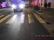 Na Kollárovej ulici zrazilo auto muža na priechode pre chodcov
