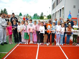 V Cíferi dokončili prístavbu školy, vybudovali atletickú dráhu a športové ihriská