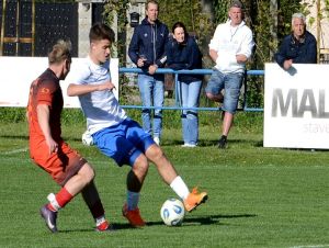 Futbal, 5. a 6. liga: Cífer vyhral tesne vo Veľkých Uherciach, tlačí na lídra