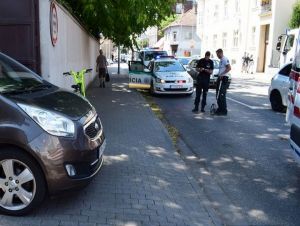 Je to vôbec možné? Cilka išla v Trnave na bicykli po chodníku, zrazilo ju tam auto