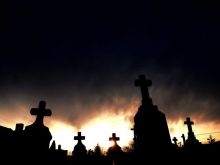Počas Dušičiek zostanú cintoríny v Trnave otvorené až do neskorých hodín