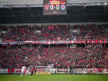 Futbalovú ligu plánujú obnoviť v apríli, závisí to však od vývoja situácie v krajine