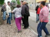 VIDEO: Rómom zbúrali bytovku, prekážali im novinári