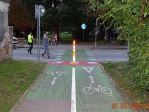 V Trnave vošiel cyklista z cyklochodníka pred auto, zrážku neprežil