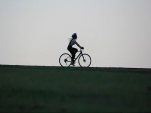 Leto ako ideálne obdobie na cyklistiku: Čo budete potrebovať?