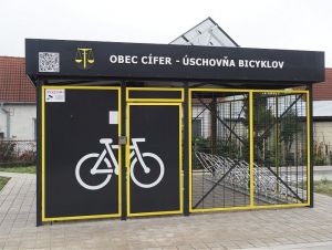 V Cíferi dali do prevádzky cykloprístrešky, zlodeji bicyklov to budú mať ťažké
