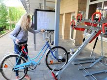 Pri trnavskom mestskom úrade pribudol poschodový stojan na bicykle