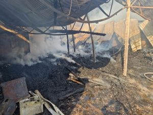 V Dechticiach horela sušička dreva, škodu odhadujú na 100 tisíc eur